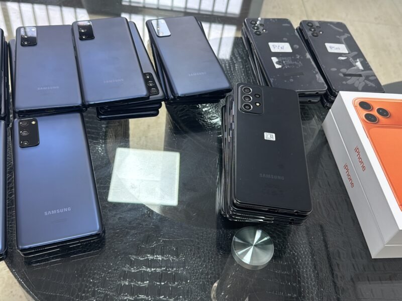 Lot Samsung