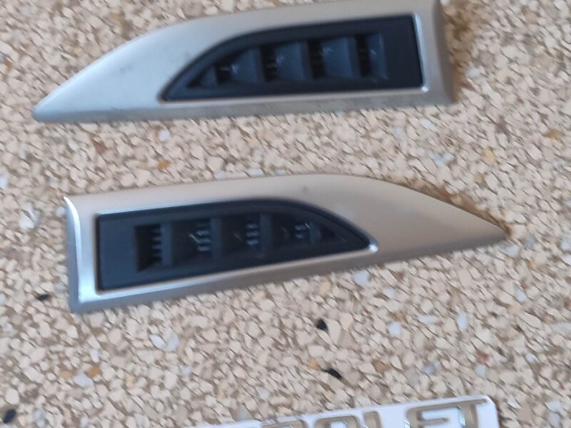 logos et petits accessoires voitures