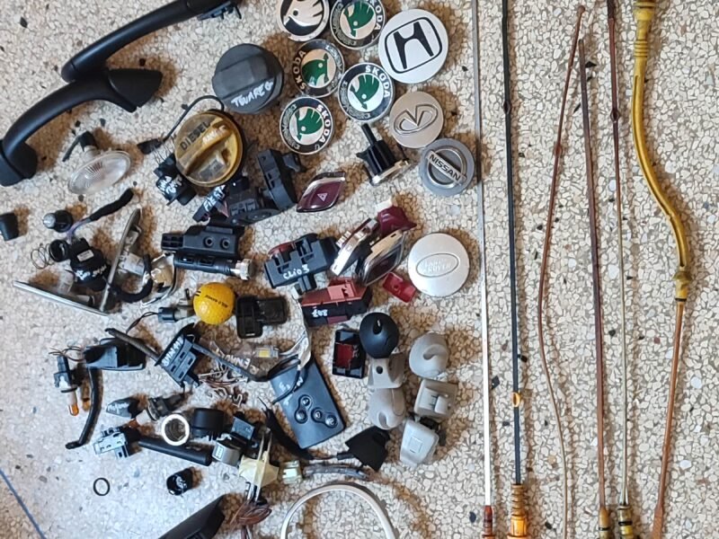 logos et petits accessoires voitures