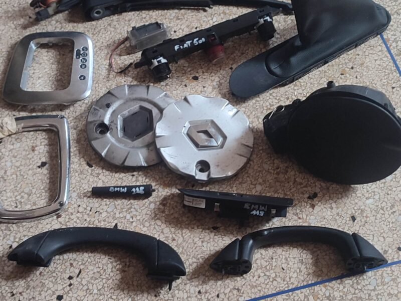 logos et petits accessoires voitures