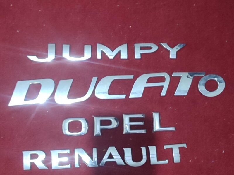 logos et petits accessoires voitures