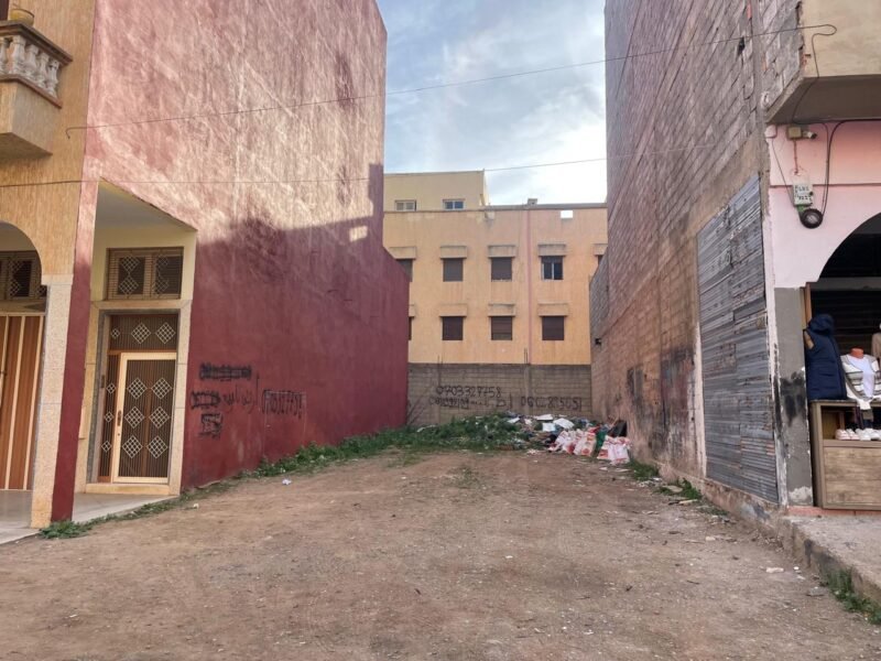 vends lot de terrain commercial R+3 a Louisia, Mohammedia